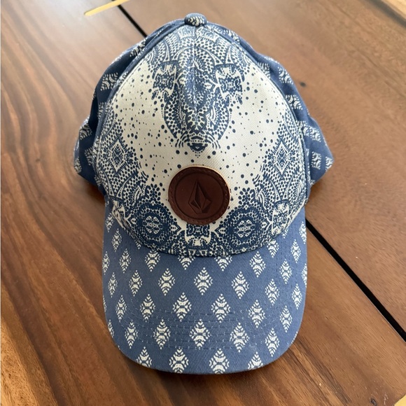 Women’s Volcom Cap - Picture 1 of 3
